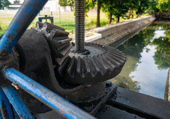 a large gear mechanism used to create or close the flow of irrigation river water
