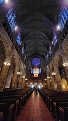 Obraz premium the inside of an old church with high ceilings and colorful stained glass windows