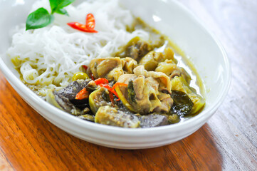 green curry , vermicelli or chicken curry or chicken curry soup and vermicelli or chicken soup or Thai noodle