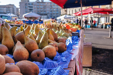 Fresh Pears and Kiwis at Outdoor Market Stall - Vibrant Marketplace Scene