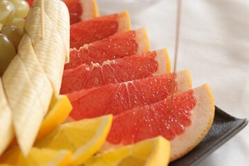 Closeup of a tray of freshly-sliced fruits