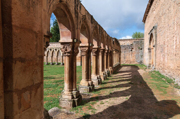Claustro y arqueria del Monasterio de San Juan de Duero en la cuidad de Soria, castilla y leon, españa.