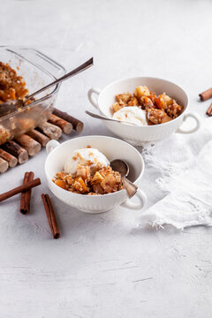 Apple and persimon crumble with vanilla ice cream