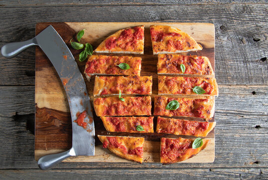 Tomato focaccia, next to it a cradle knife