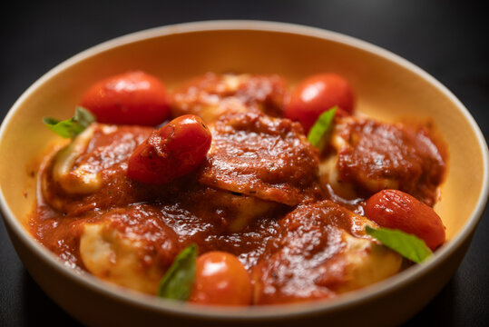 Sorrentinos con salsa 