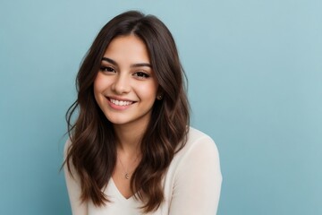 Naklejka premium Beautiful young Hispanic woman smiling against the blue background with copy space.