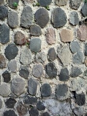 Split stone is known to be strong and stable and is used in foundations to support large and heavy loads such as in multi-storey buildings or bridges