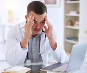 Naklejka premium Doctor, laptop and man in clinic with stress for surgery mistake, headache pain and test results for cancer. Male surgeon, frustrated and tech at desk with 404 glitch for online article and brain fog