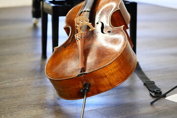 Musical instruments - cello and piano, suitable for music-related projects © Fotograf