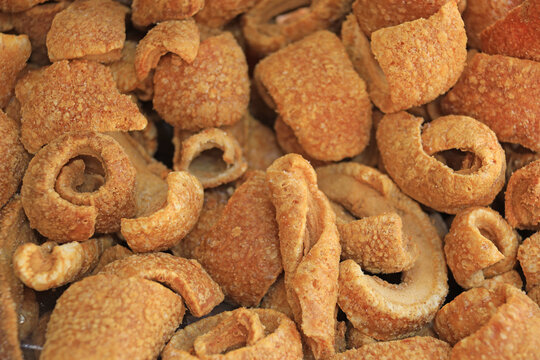 torreznos fritos tostados tocineta de cerdo comida 4M0A8849-as24