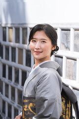 着物を着た日本人女性