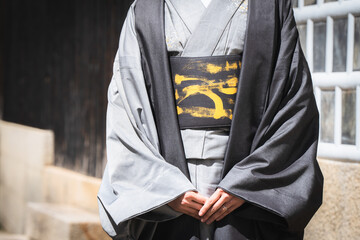 着物を着た日本人女性