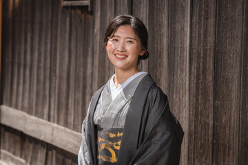 着物を着た日本人女性