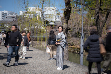 着物の日本人女性