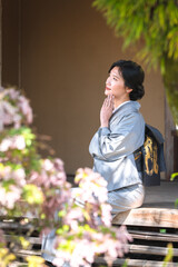 着物の日本人女性