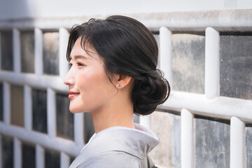 着物の日本人女性