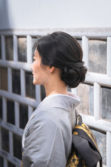 着物の日本人女性