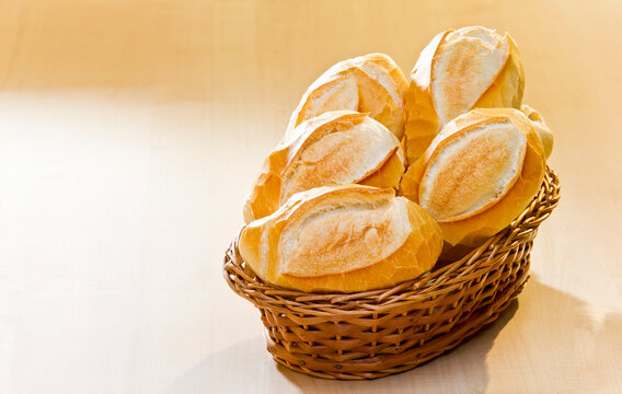 P&atilde;o Frances em cesta 