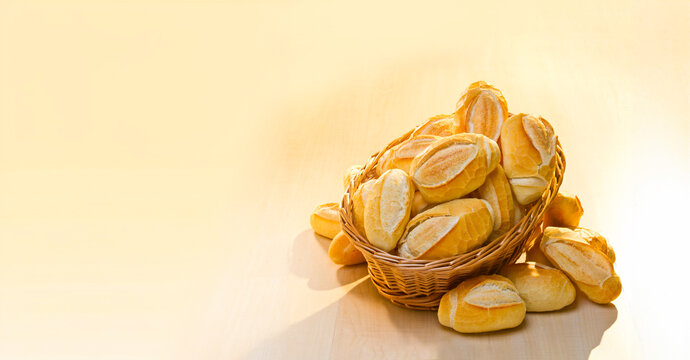 P&atilde;o Frances em cesta 