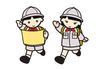 地図を見て歩くボーイスカウトのこどもたち