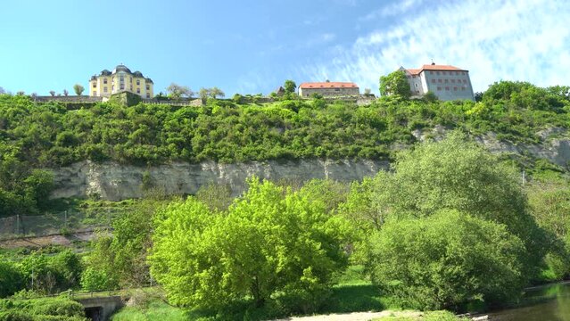 Die Dornburger Schl&ouml;sser thronen &uuml;ber der Saale