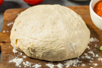 Round White PIzza Dough with Flour