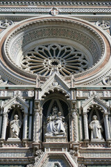 La partie centrale de la façade de La cathédrale Santa Maria Del Fiore à Florence