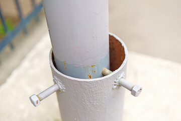 Metal pipe with an inner metal table bolted inside