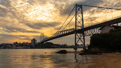 pôr-do-sol ponte Hercílio luz de Florianopolis Santa Catarina Brasil Florianópolis
