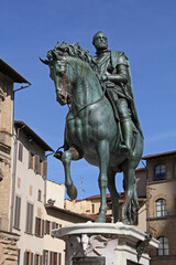 Fototapeta premium la statua equestre di Cosimo I dei Medici in Piazza della Signoria a Firenze