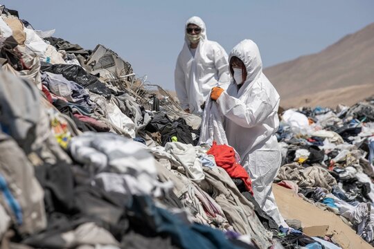 Basurero textil desierto de atacama