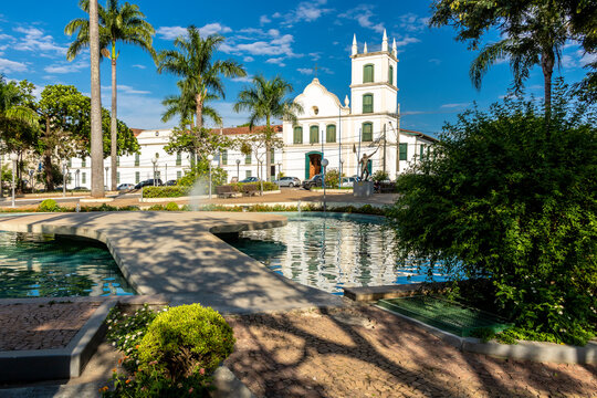 Itu, Sao Paulo, Brazil, March 10, 2022. Fountain at Independencia Square with the Our Lady of Carmo Convent and Seminary, an architectural complex built from 1719 onwards by Carmelite friars, in Itu