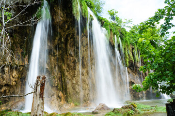 Obraz premium 美しいクロアチアのプリトヴィツェ湖群国立公園の風景