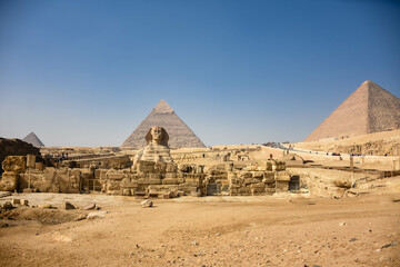 pyramids of giza