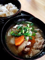 家庭料理　炊き込みご飯と汁物