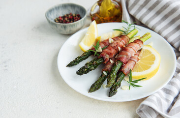 Asparagus baked with bacon
