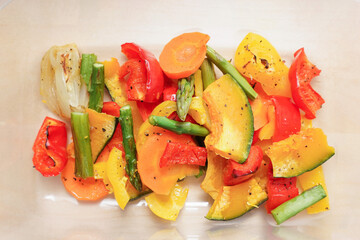 カラフルな野菜料理