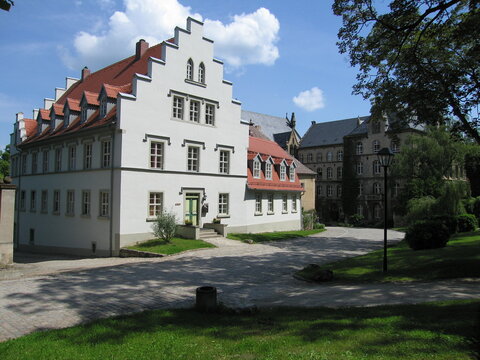 Giebelhaus mit Stufengiebel in der Landesschule Pforta in Schulpforte bei Naumburg