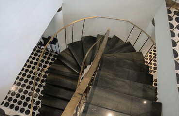 Escaleras en espiral diseño de interior vintage