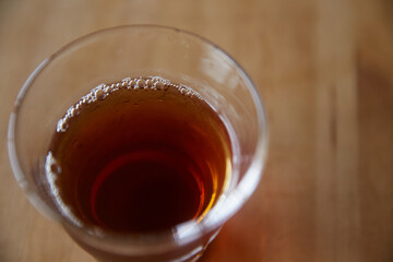 グラスに注がれた烏龍茶