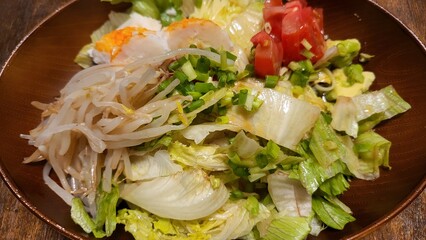  野菜たっぷりのサラダボウル