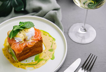 Gourmet smoked salmon toast with poached egg