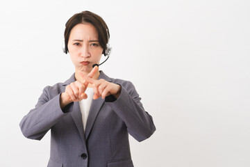若い女性のオペレーター　ビジネスイメージ