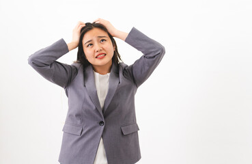 ビジネススーツを着ている若い女性　ビジネスイメージ