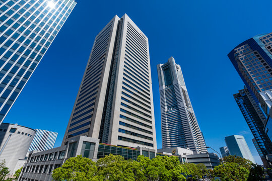 「三菱重工横浜ビル」と「横浜ランドマークタワー」（2024年5月）