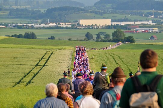 Procession to the "Schnade" in Brilon. Many hikers walk through the green landscape. Tradition.