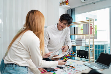 Obraz premium UI designers present to team about color design of logo during application design brainstorming. Creative digital development agency. UX UI concept