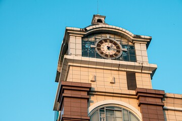 Large clock tower in a corner of a shopping mall in Wuhan