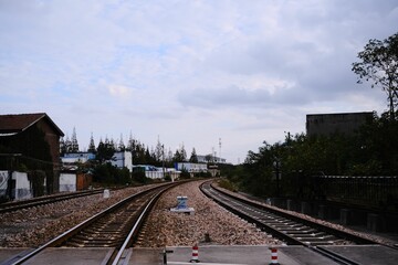 Naklejka premium Close-up view of a railroad station located in a cityscape