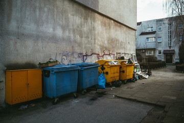 trash, garbage, waste, rubbish, litter, bins, recycling, trash cans

